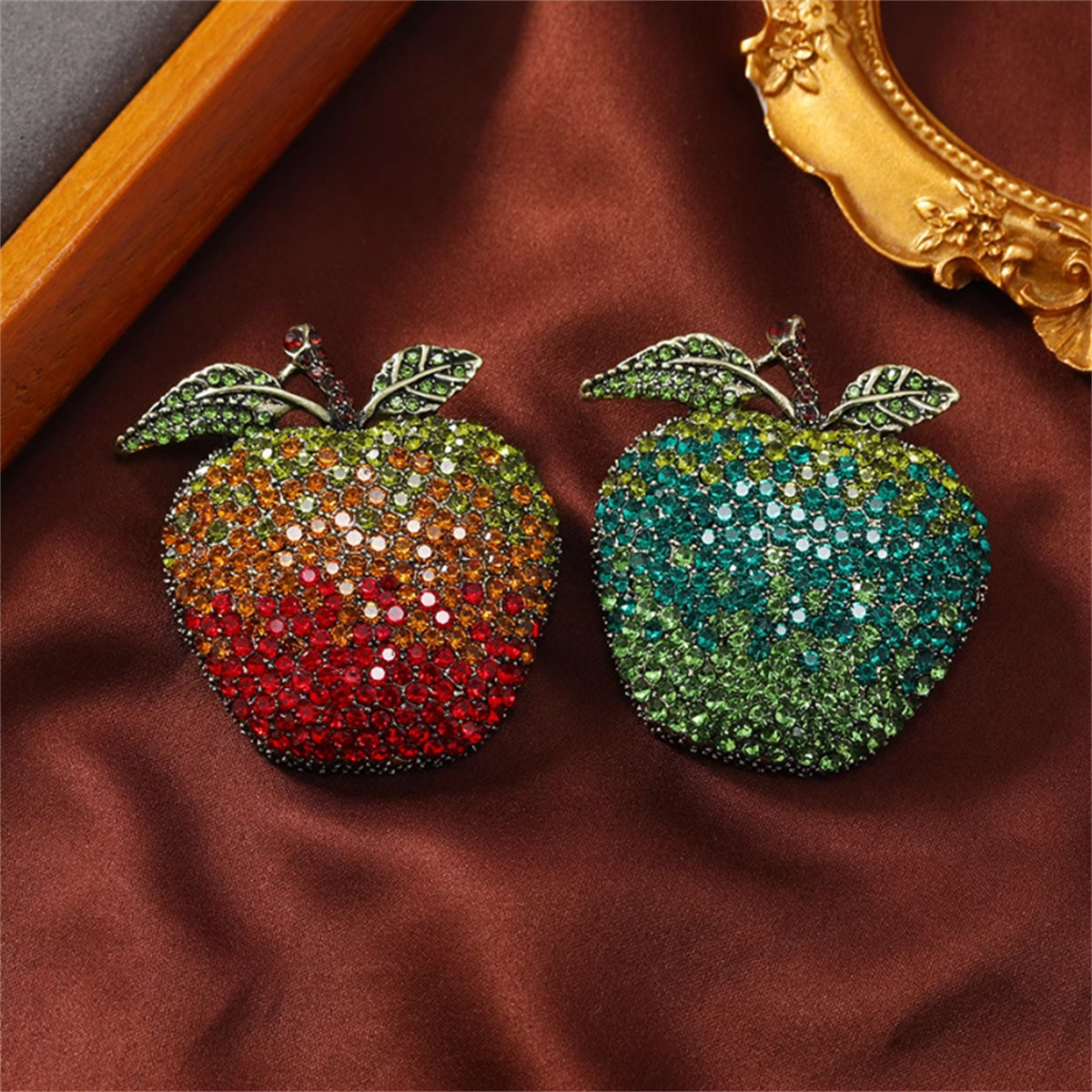 Literary Retro Apple Brooch Ha - Eve Jewelry & Watches Distribuidor Oficial Rolex avis et prix
